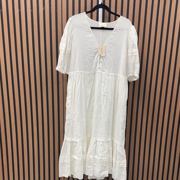 Universal Thread Dresses & Skirts - Universal Thread Cream Midi Dress